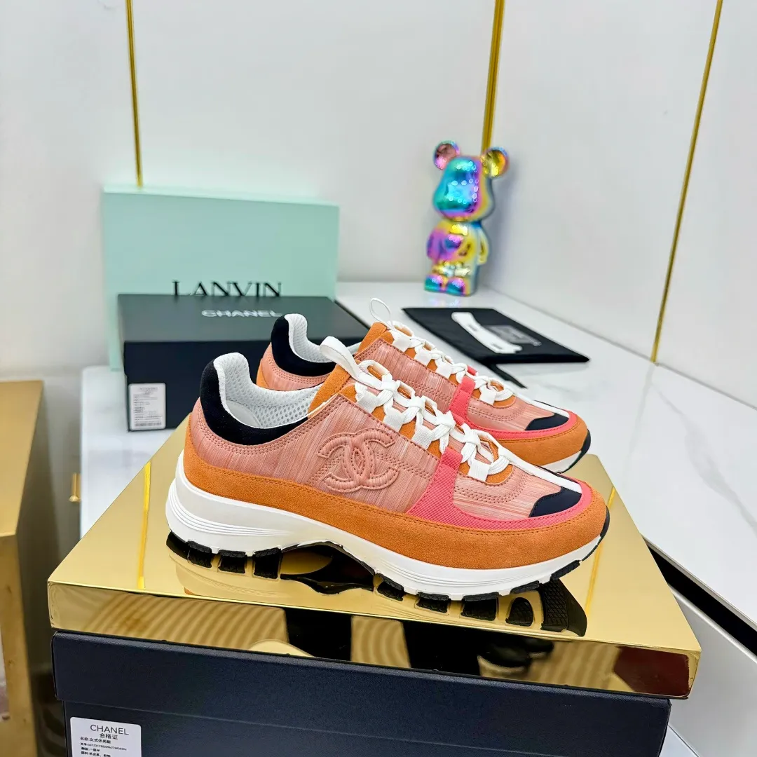 👟👟Ex-factory price 600👟👟High quality! ! ! CHANEL Chanel 25A latest thick-soled casual sports shoes. The counter is synchronized. The counter is very popular. It is a shoe that is very difficult to buy. The most popular thick-soled casual shoes on the Internet. As you can imagine, the most popular thick-soled casual shoes can not be missed. It has both good looks and comfort. Simple and versatile. The thick sole increases the height and is super versatile. Whoever wears it will look better. Upper: cowhide stitching. Lining: breathable mesh. Outsole: TPU original outsole. Size: 35-41 👉